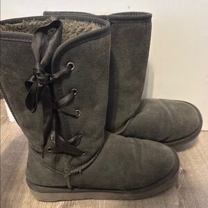 Gray Winter Boots with Suede and Plush Lining